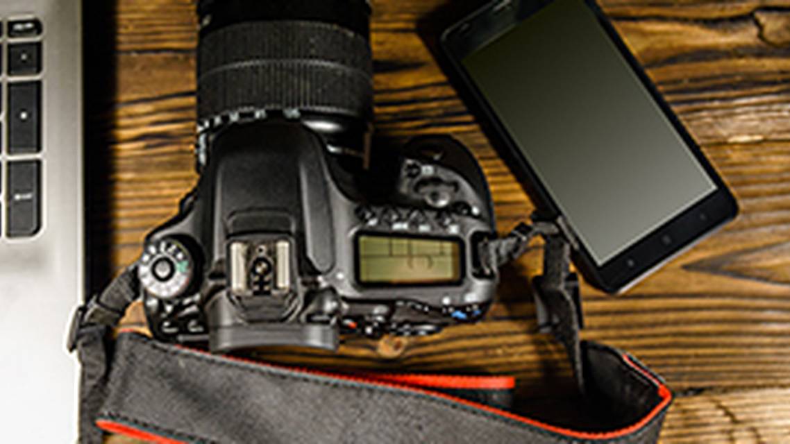 The Showdown Smartphone vs DSLR Cameras image
